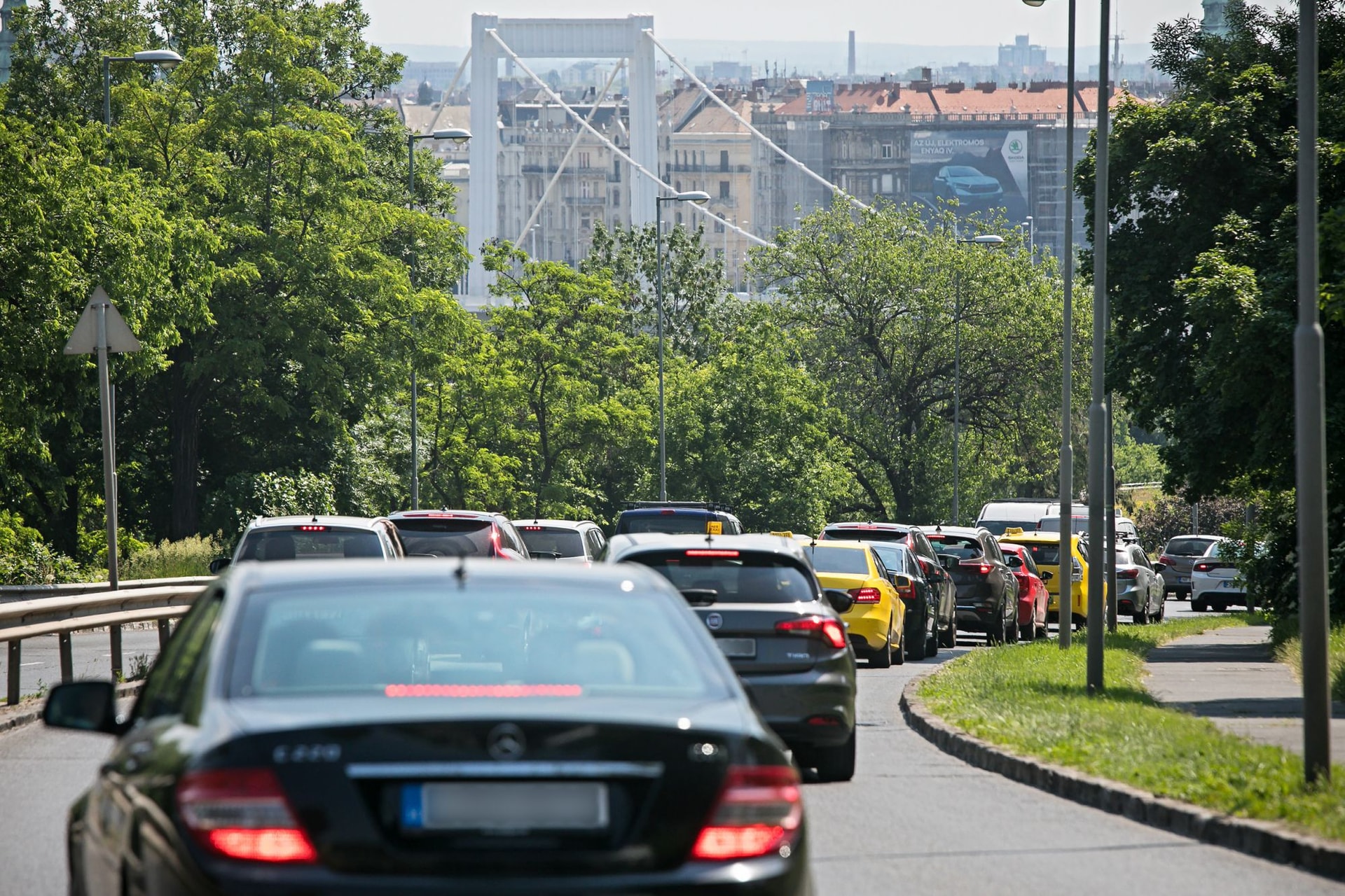 Szálljon ki a kocsiból, és menjen gyalog - üzeni Karácsony a panaszkodóknak