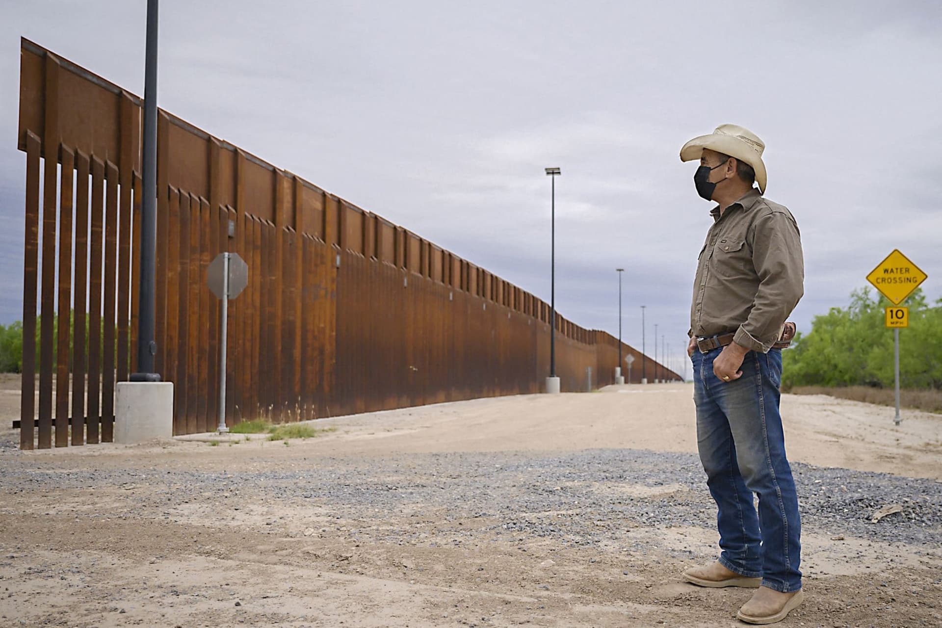 Texas állam a migráció visszaszorításával nem vár többet Washington segítségére