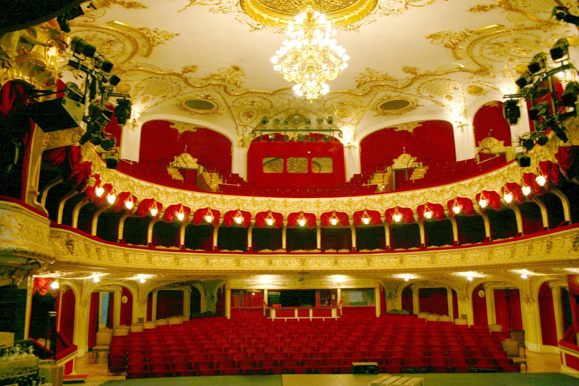 Tizenhárom bemutatóval készül a kecskeméti teátrum
