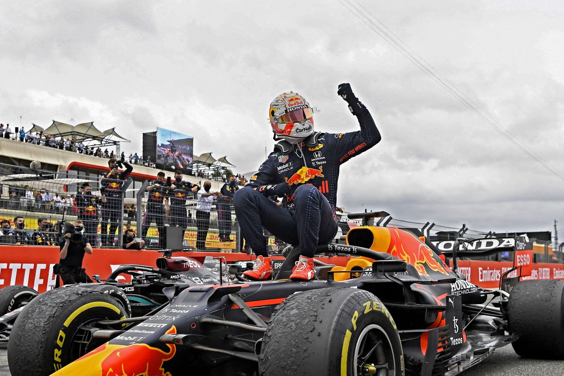 Max Verstappen macska-egér harca
