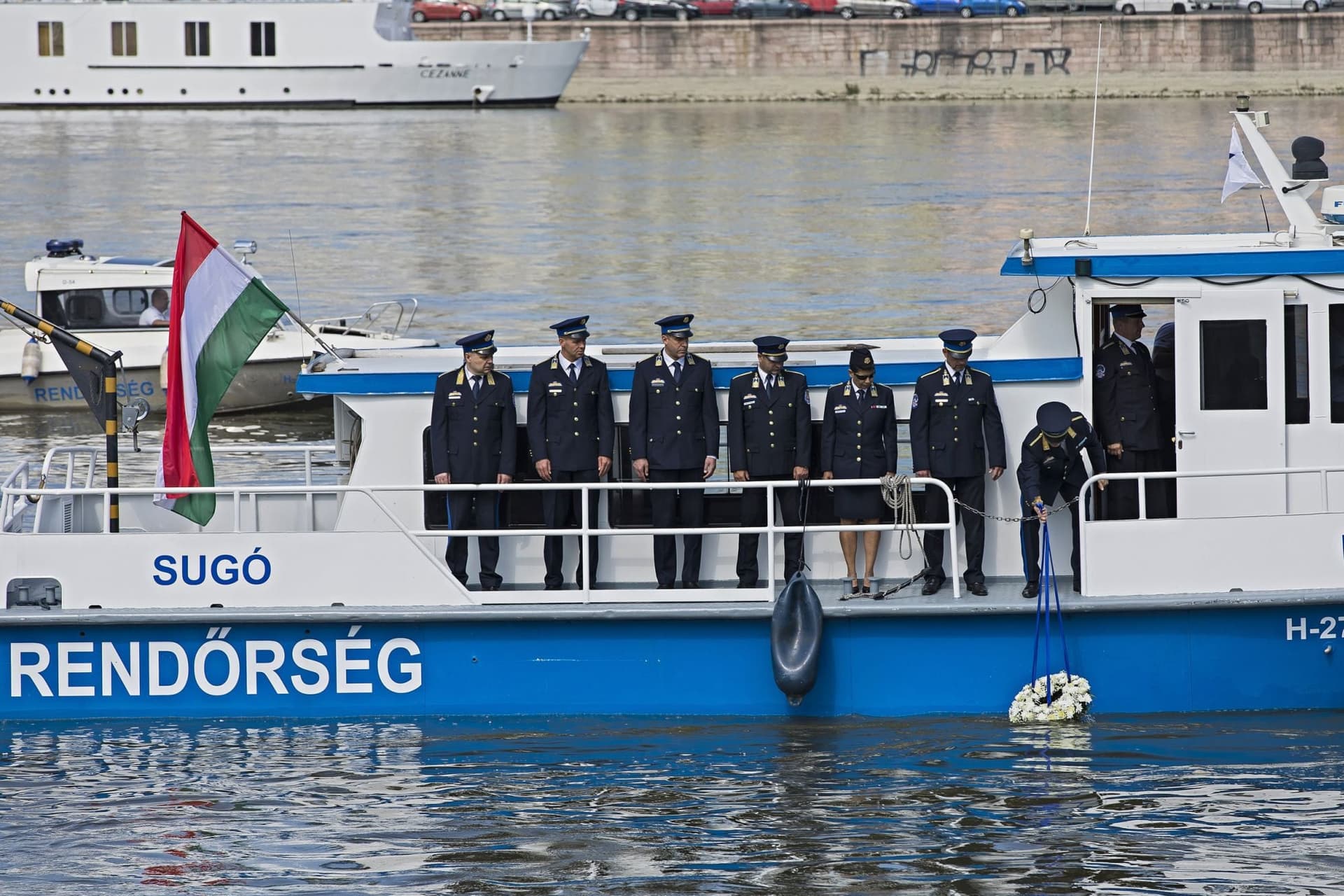 Főhajtás és koszorúzás az áldozatok emlékére