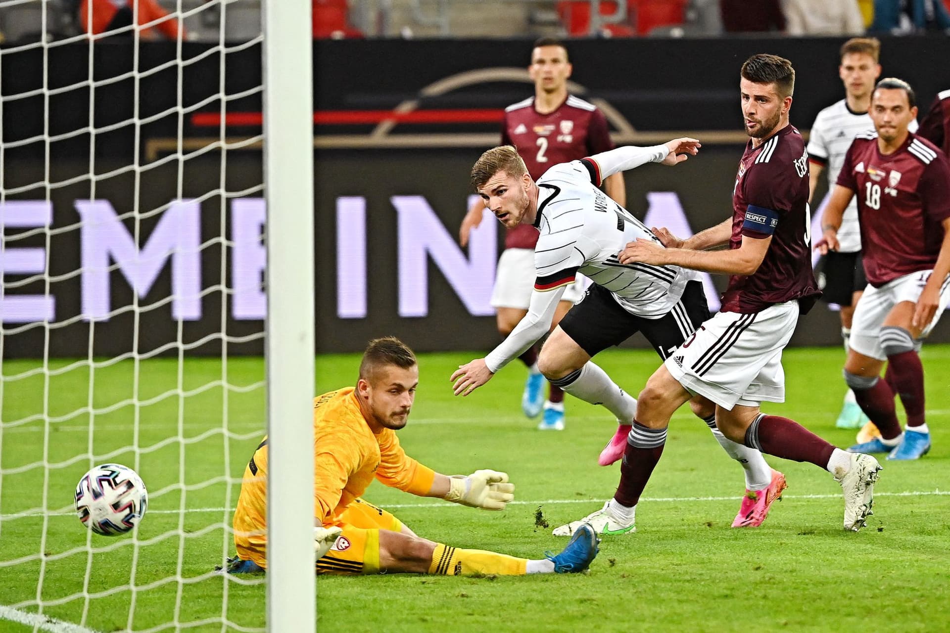 Bő egy héttel a rajtjuk előtt 7–1-re nyertek
