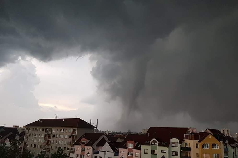 Tornádó csapott le Csehország és Szlovákia határán