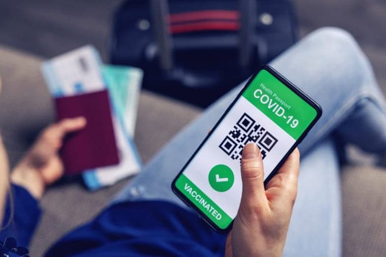 Már az uniós oltási igazolás is elérhető az EU-n belüli utazásokhoz