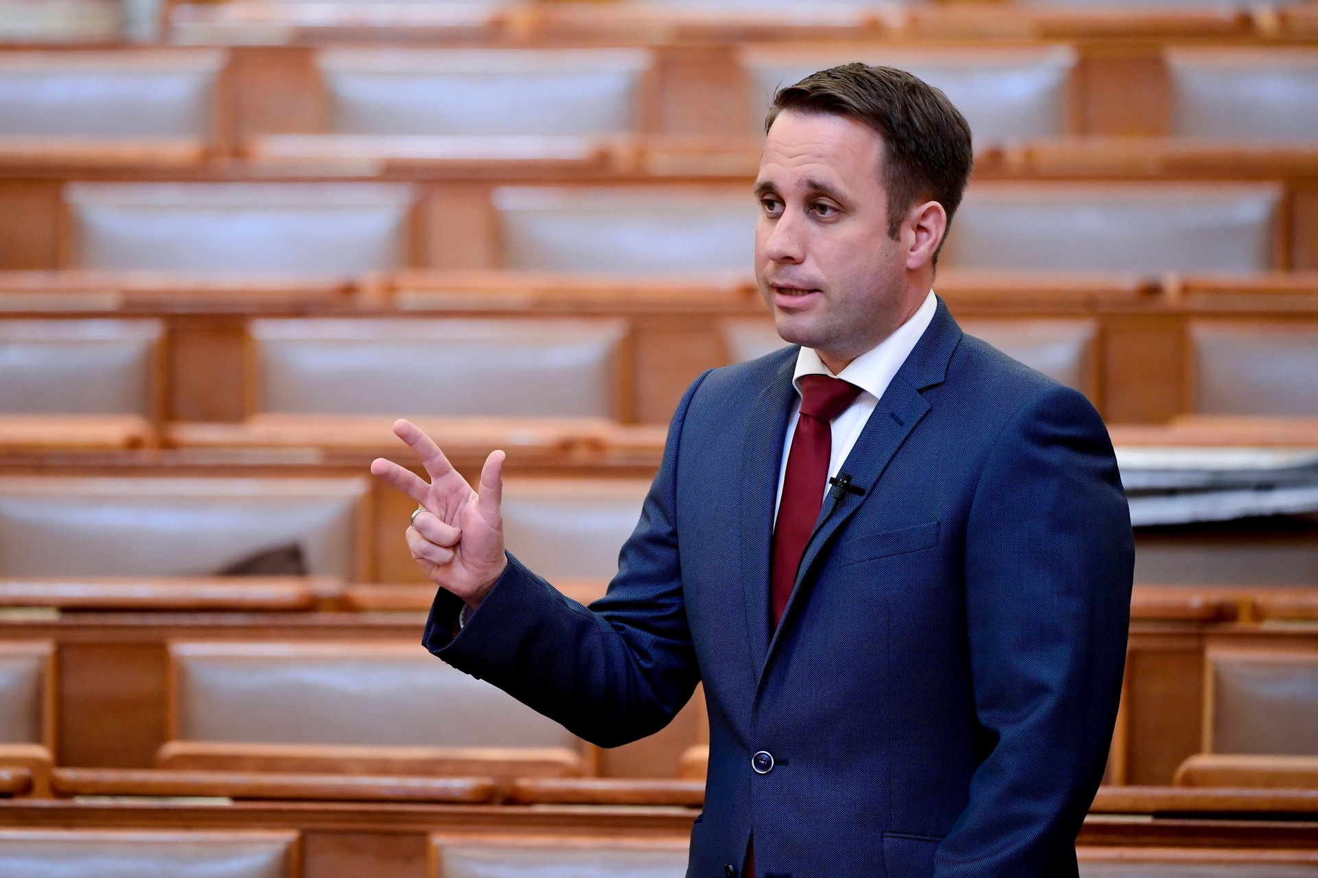 Ismét a nemtelen és tiszteletlen baloldaltól védi a magyarokat a kormány