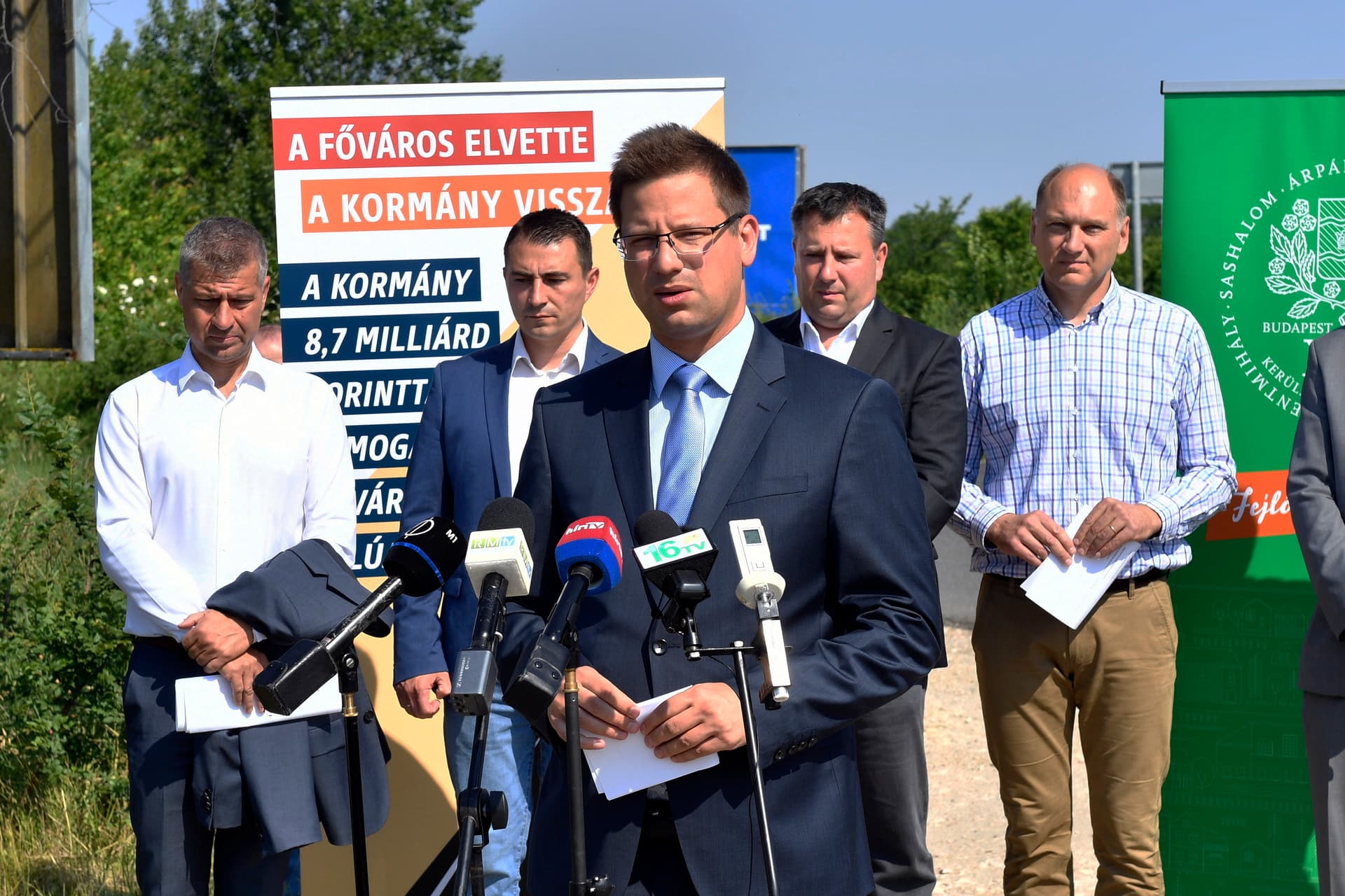 Gulyás Gergely: A kormány 8,7 milliárd forintot biztosít a fővárosi utak felújítására