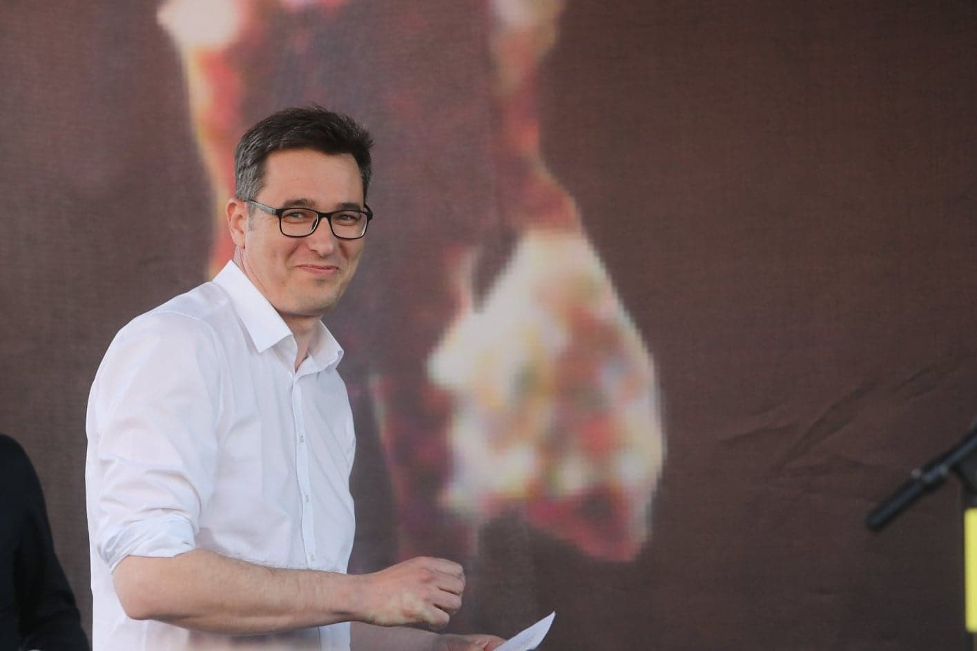 Ilyen zavarban van Karácsony, ha a nemlétező nyelvvizsgájáról kérdezik