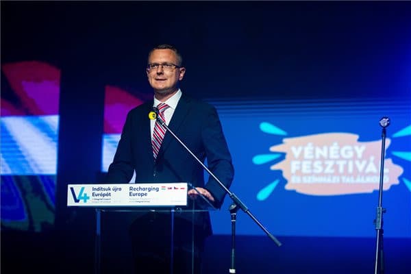 Rétvári: A legfontosabb, hogy a V4 országok minél jobban megismerjék egymás kultúráját
