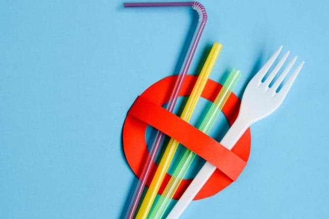 Búcsút inthetünk az egyszer használatos műanyag eszközöknek