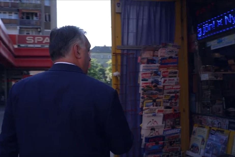 Orbán Viktor megnézte az újságosnál, hogy áll a magyar sajtószabadság