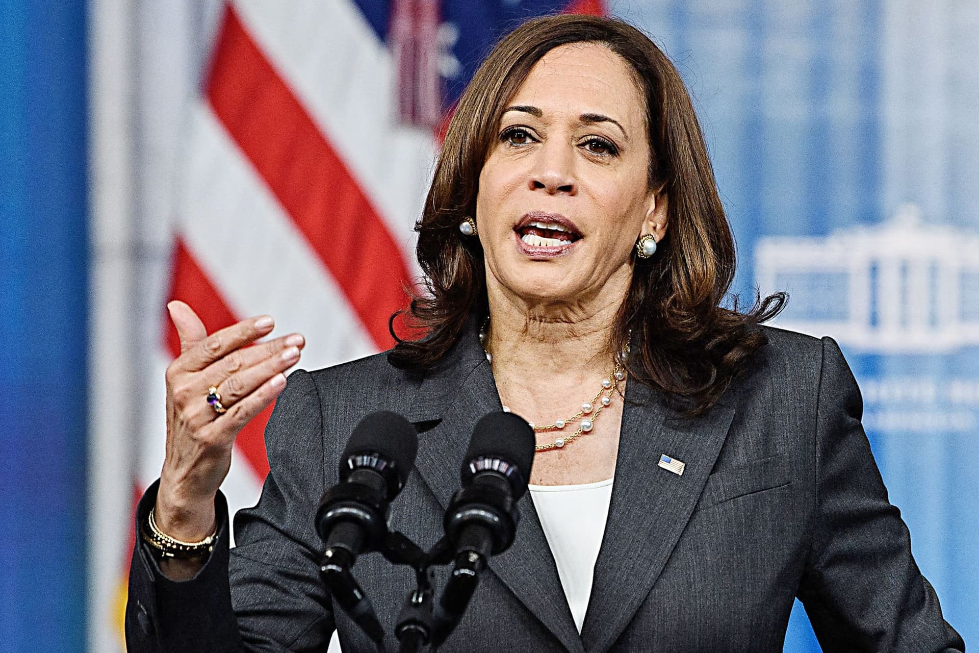 Kamala Harris: Washington Manila mellett áll
