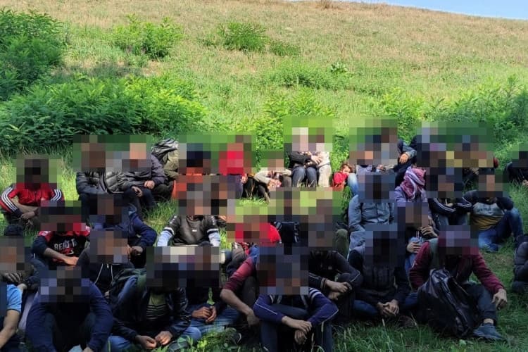 Több mint ötszáz migráns ellen intézkedtek a rendőrök a hétvégén
