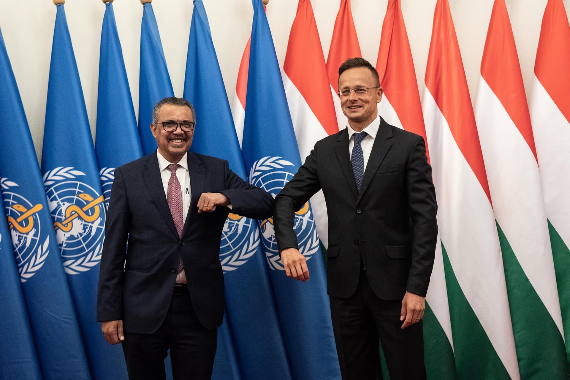 Szijjártó: Csak az oltás véd meg minket a járványtól