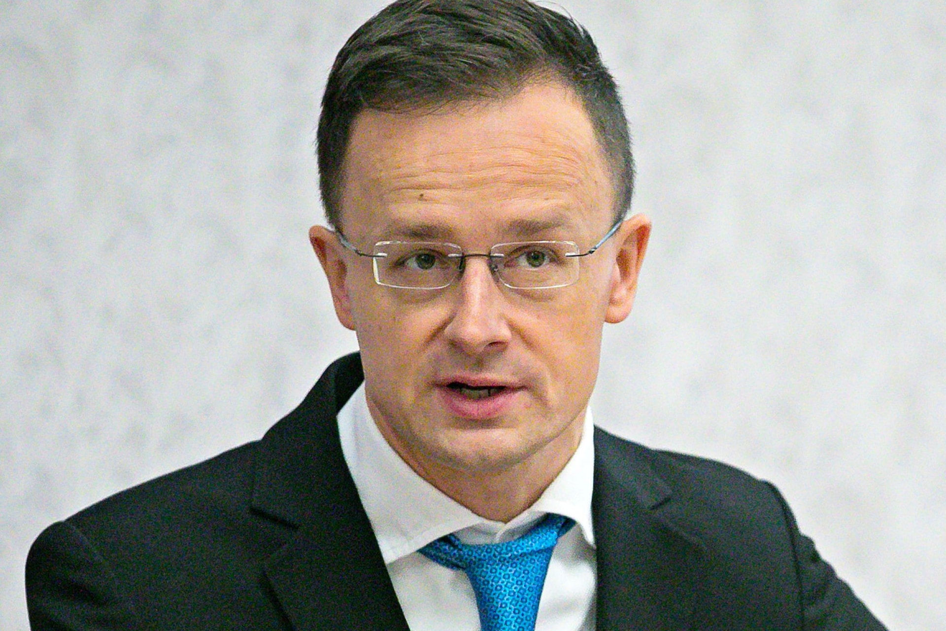 Szijjártó: Azért bírálnak minket Nyugatról, mert nem liberális a kormány