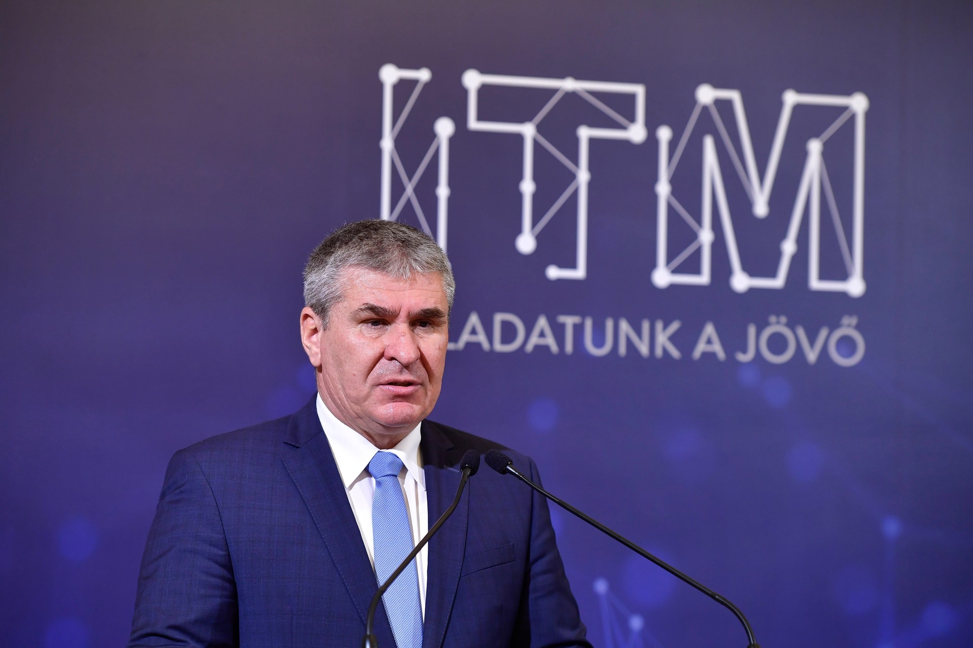 A kormány kész tovább csökkenteni a munkát terhelő adókat