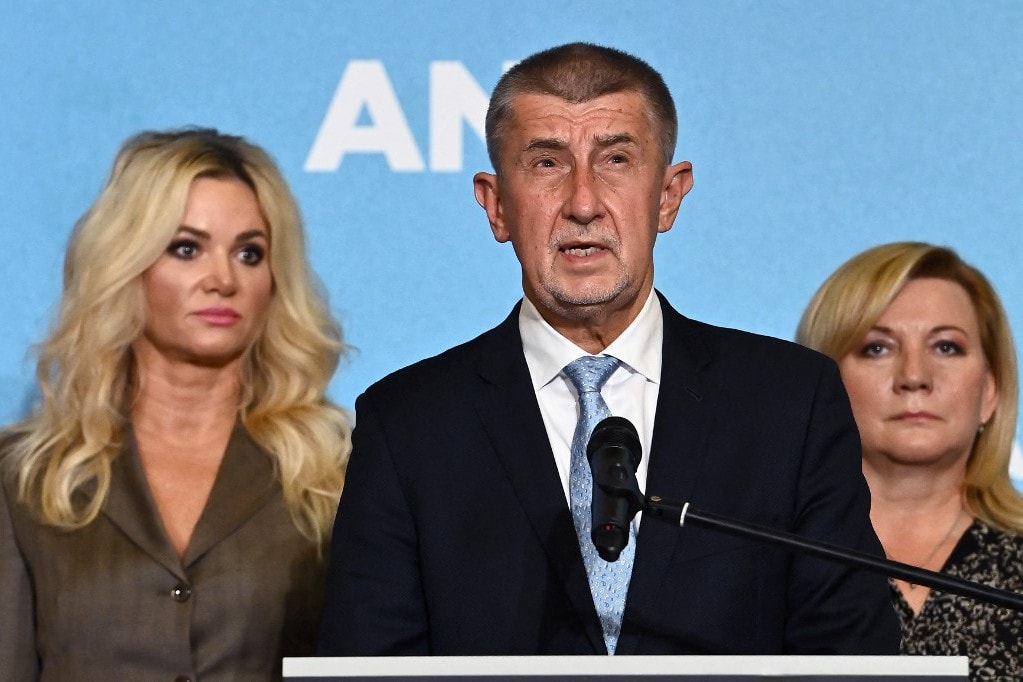 Felmentették Andrej Babist a korrupciós Gólyafészek-ügyben