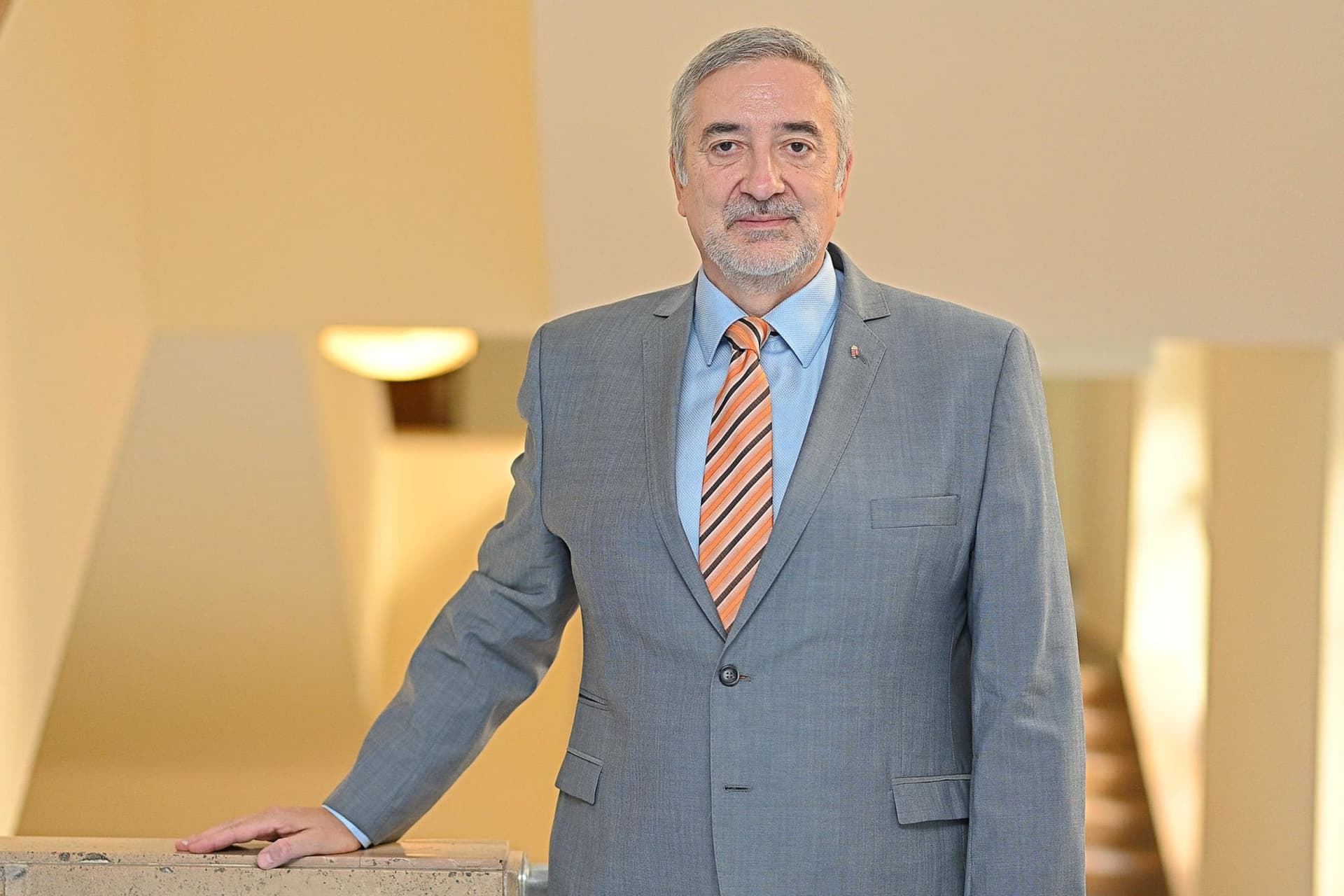 „Megálljt kell parancsolni a nemátalakító műtétek őrületének!”