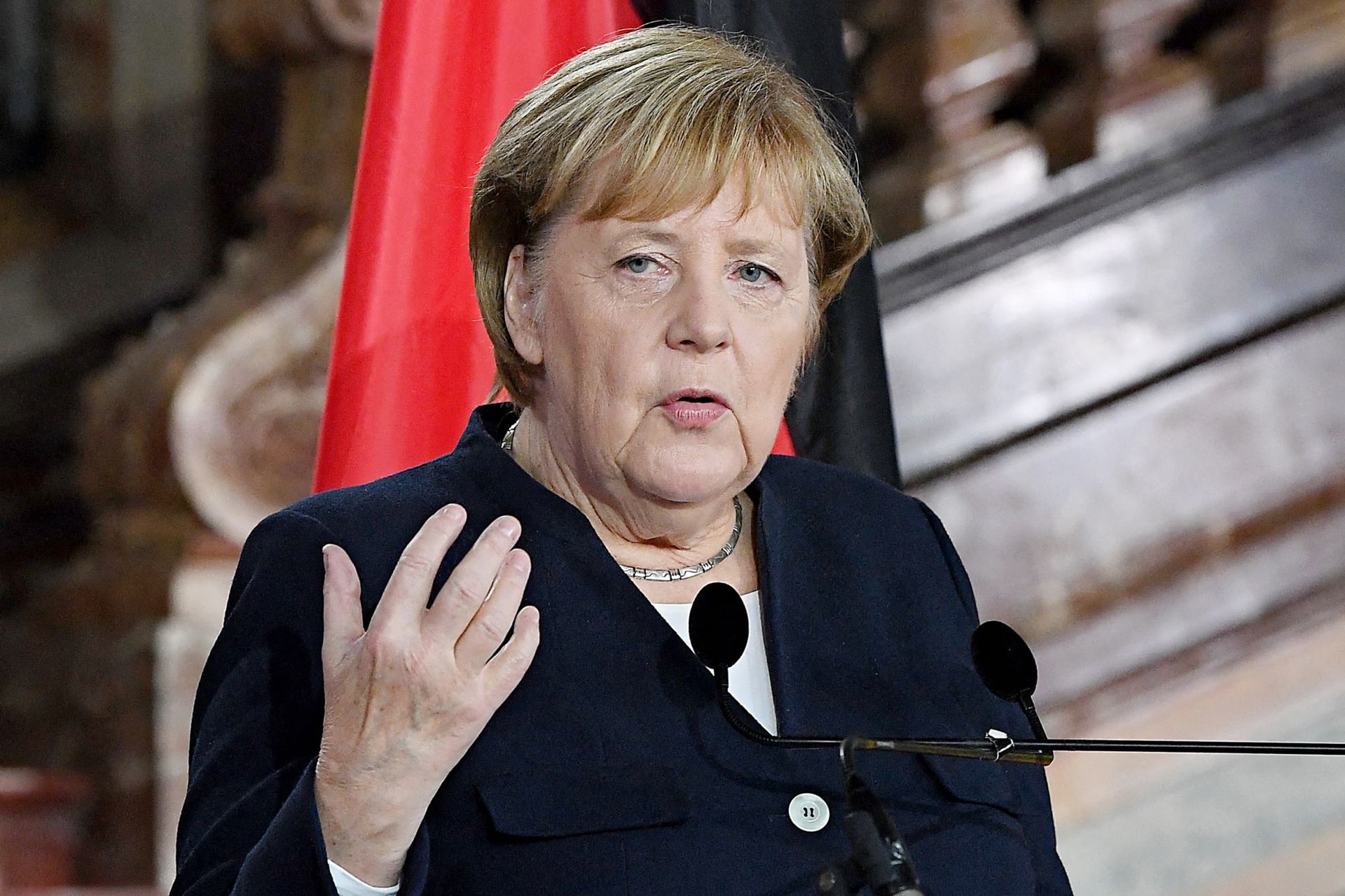Merkel szerint Kijev nem dönthet egyedül a tárgyalásokról