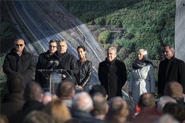 Orbán: Nincs vidéki fejlődés közép-európai egység nélkül