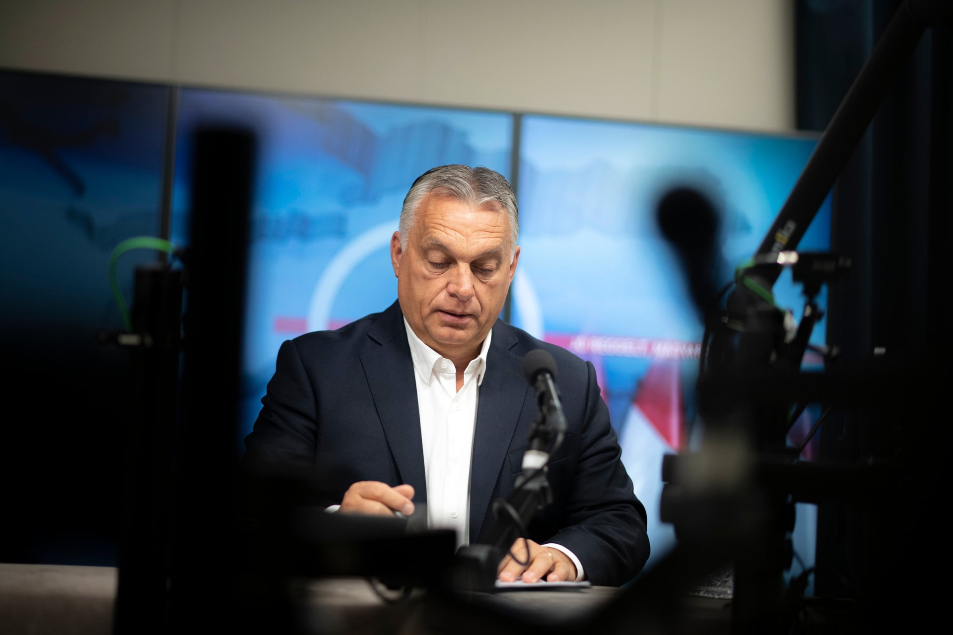 Orbán: Ki kell tartani a rezsicsökkentés mellett