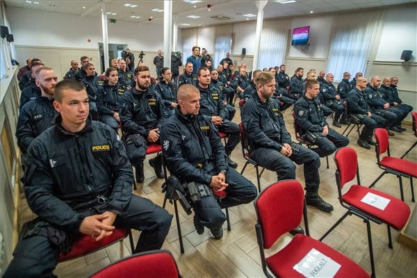 Cseh rendőrök segítik a határok védelmét Magyarországon