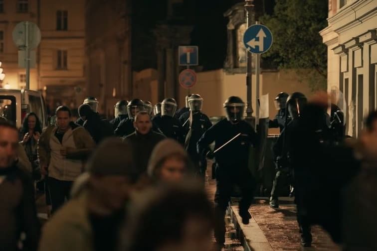 Ma este lesz az Elk*rtuk nemzetközi premierje Brüsszelben