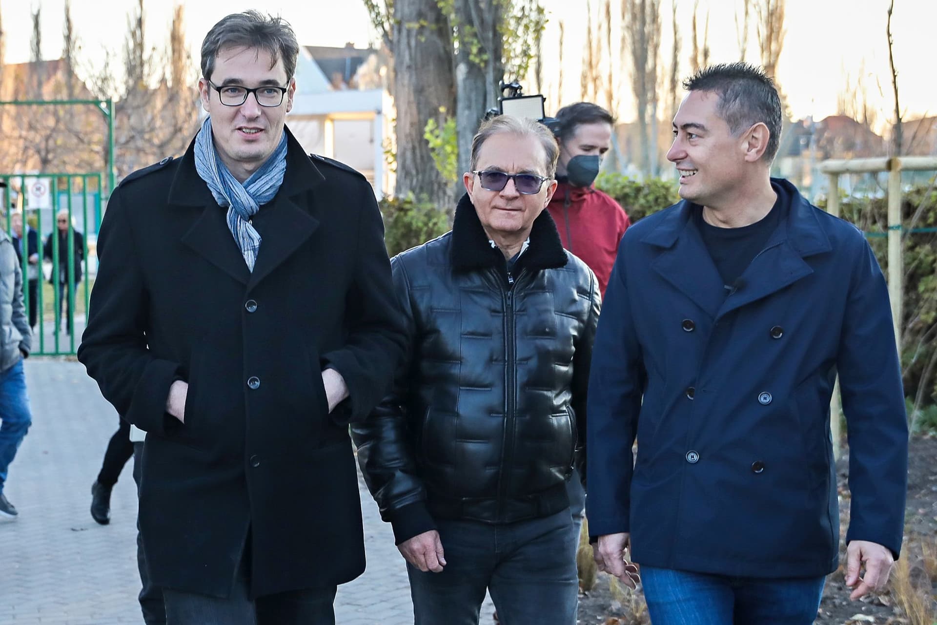 Karácsony papírhajókat úsztat