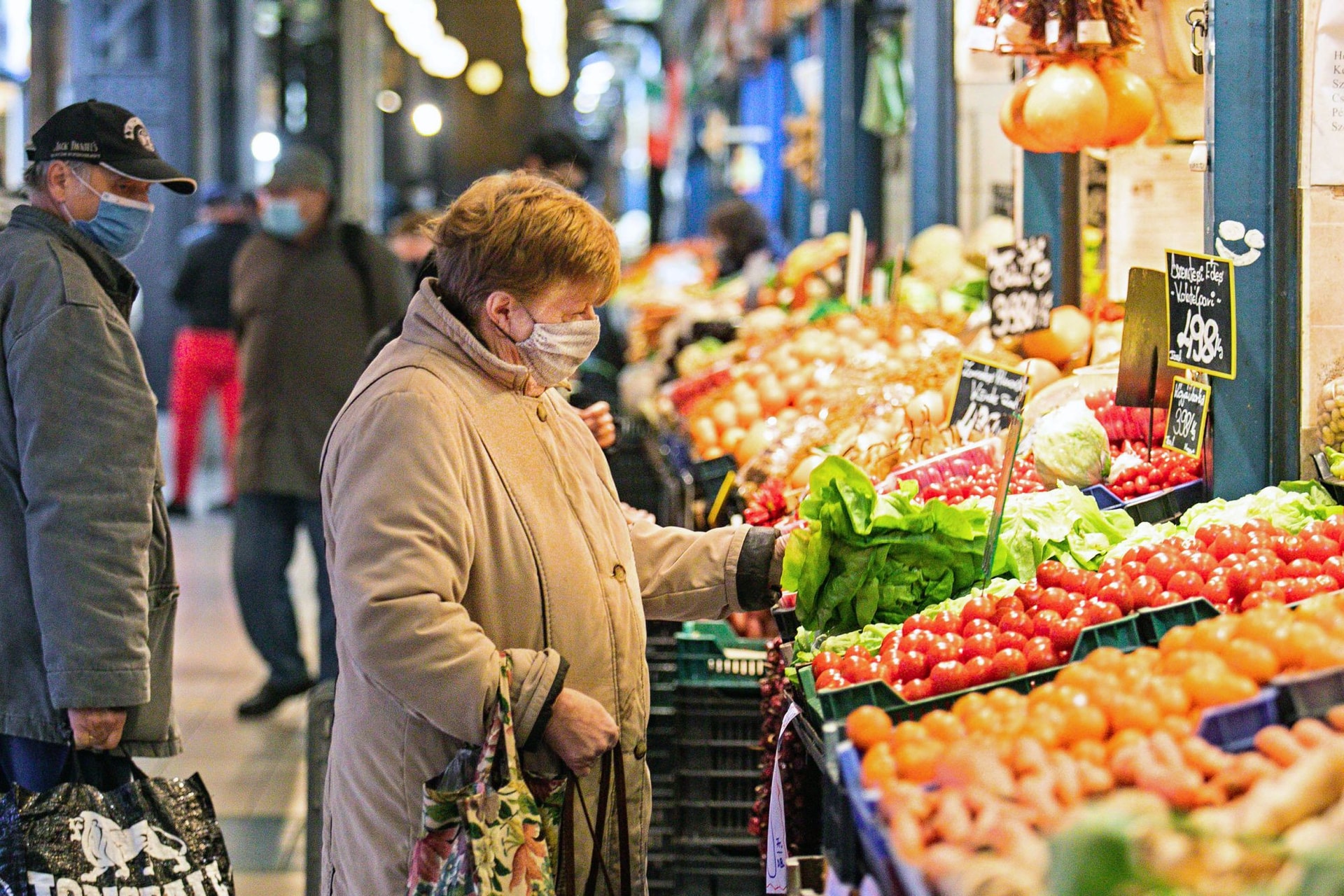 A kormány a járvány idején is támogatja az időseket
