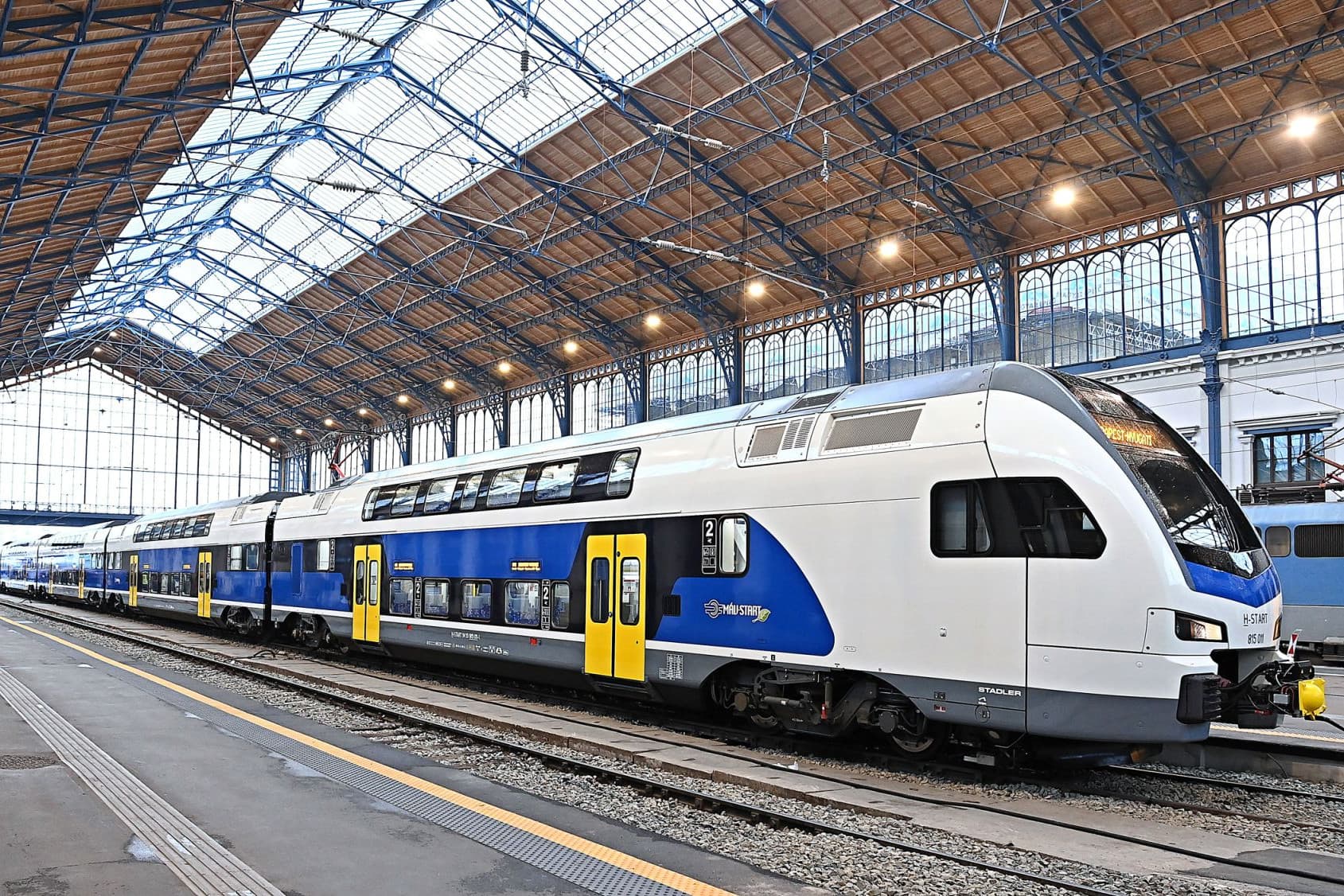 Több vonalon késnek a vonatok a viharos időjárás miatt