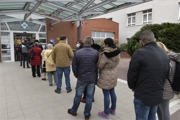 Bőven van vakcina akár a megerősítő harmadik oltásra is