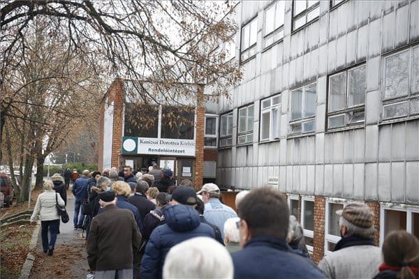 „A nyugodt karácsony azon múlik, hányan veszik fel a harmadik oltást”