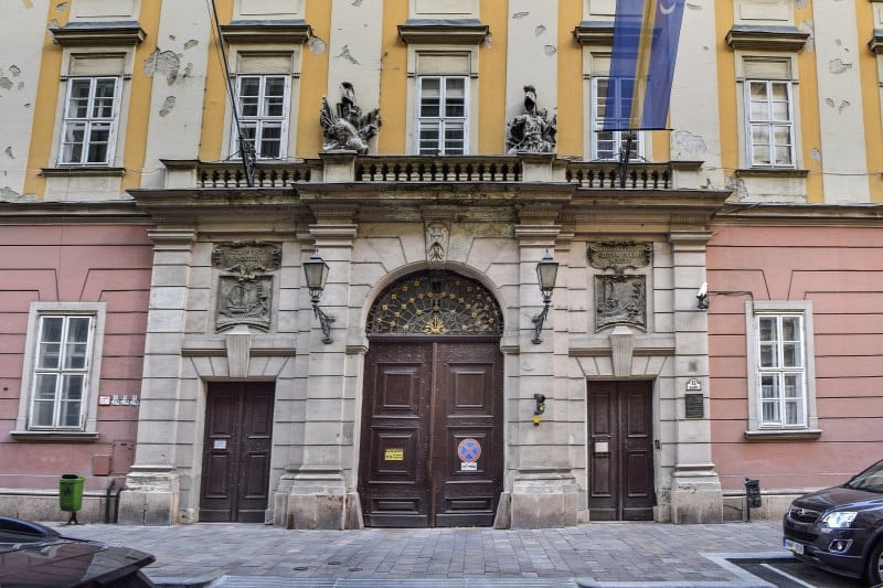 Tovább bonyolódik a Városháza eladási botránya