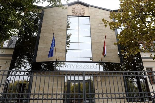 Súlyosan bántalmazta élettársát egy férfi, vádat emeltek ellene