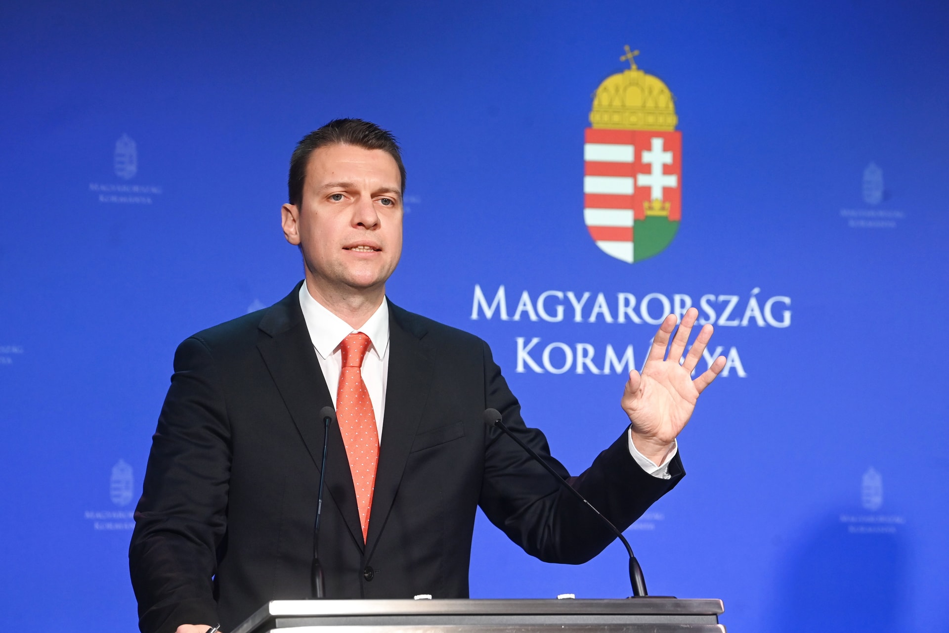 Folyamatos a gáztározók feltöltése