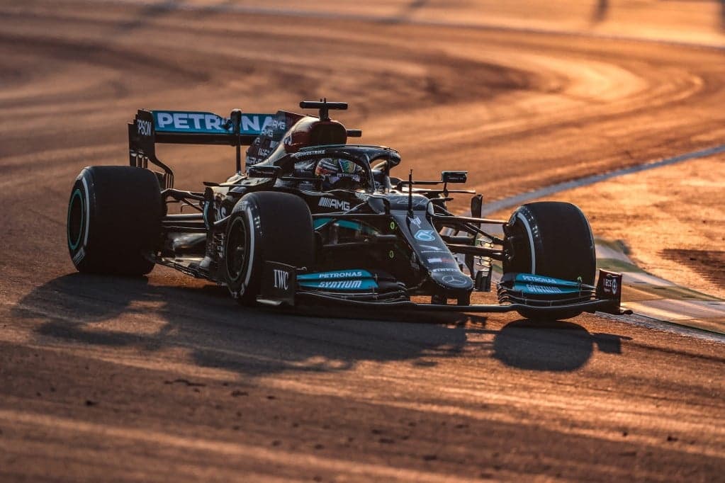 Hamilton a pole pozícióban