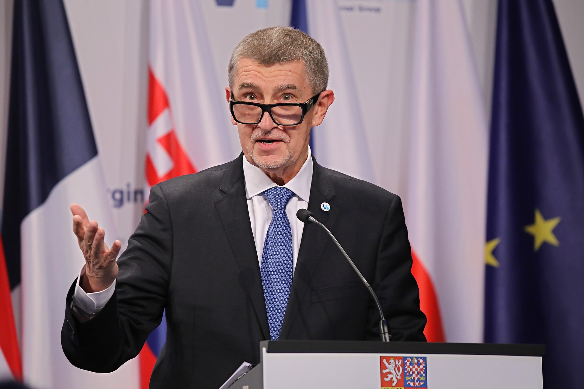 A Transparency bedobta a törülközőt Babis ellen