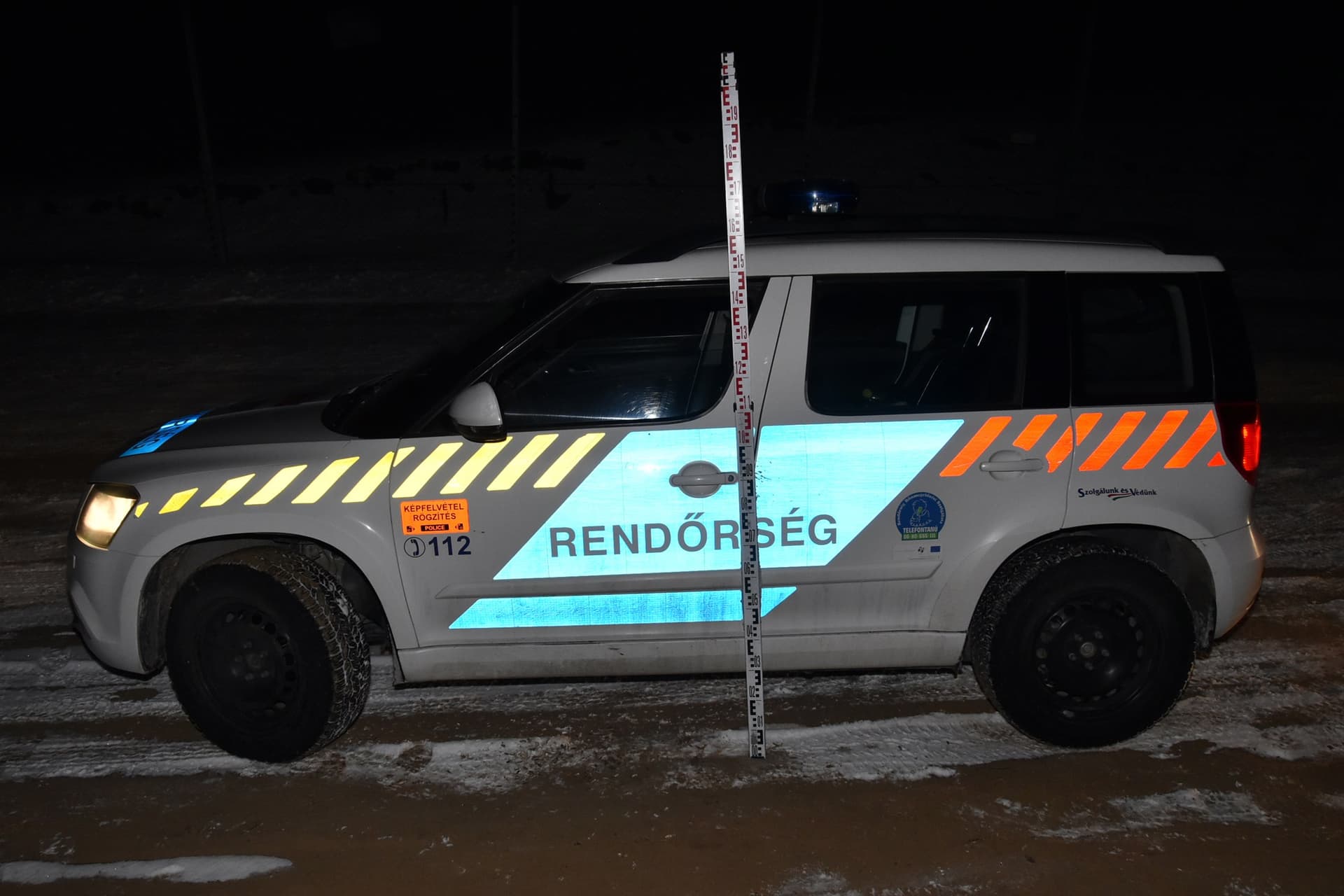 Késsel lábon szúrta az intézkedő rendőrt egy kamaszfiú