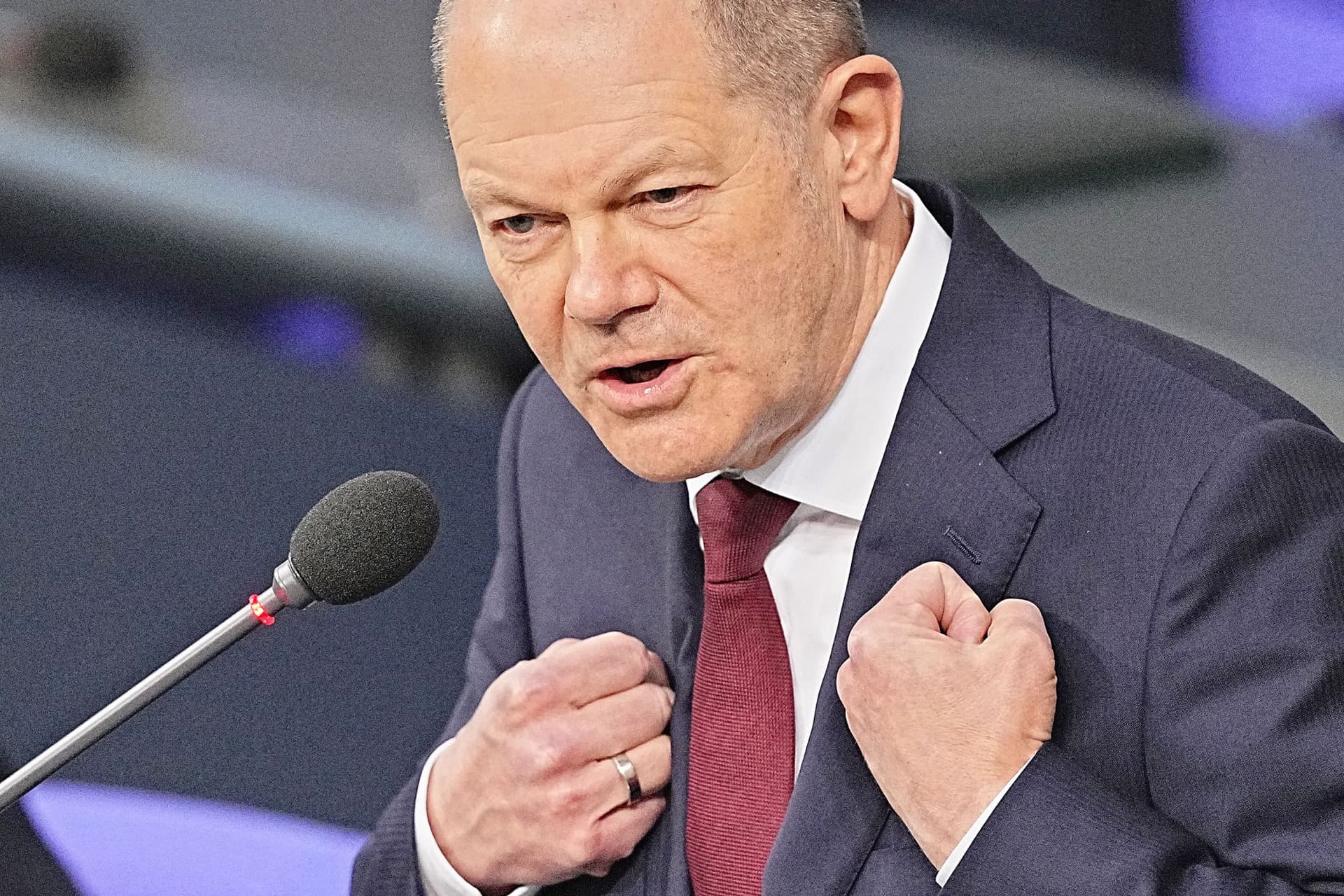 Marxista ifjúsági szervezetben formálódott nézetei magyarázhatják Olaf Scholz kancellár mai külpolitikáját