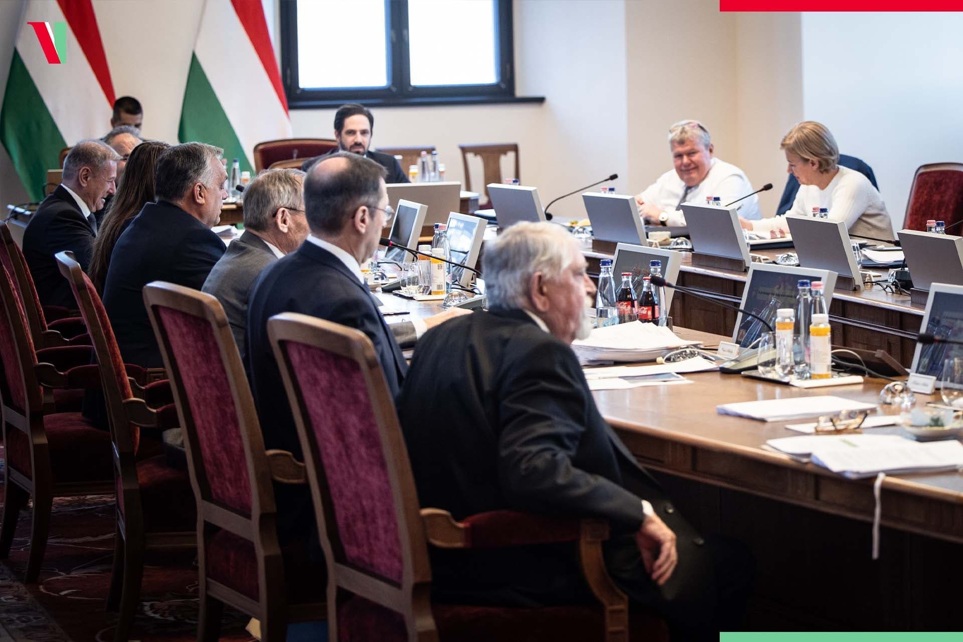 Orbán Viktor: Mindenki a fedélzeten!