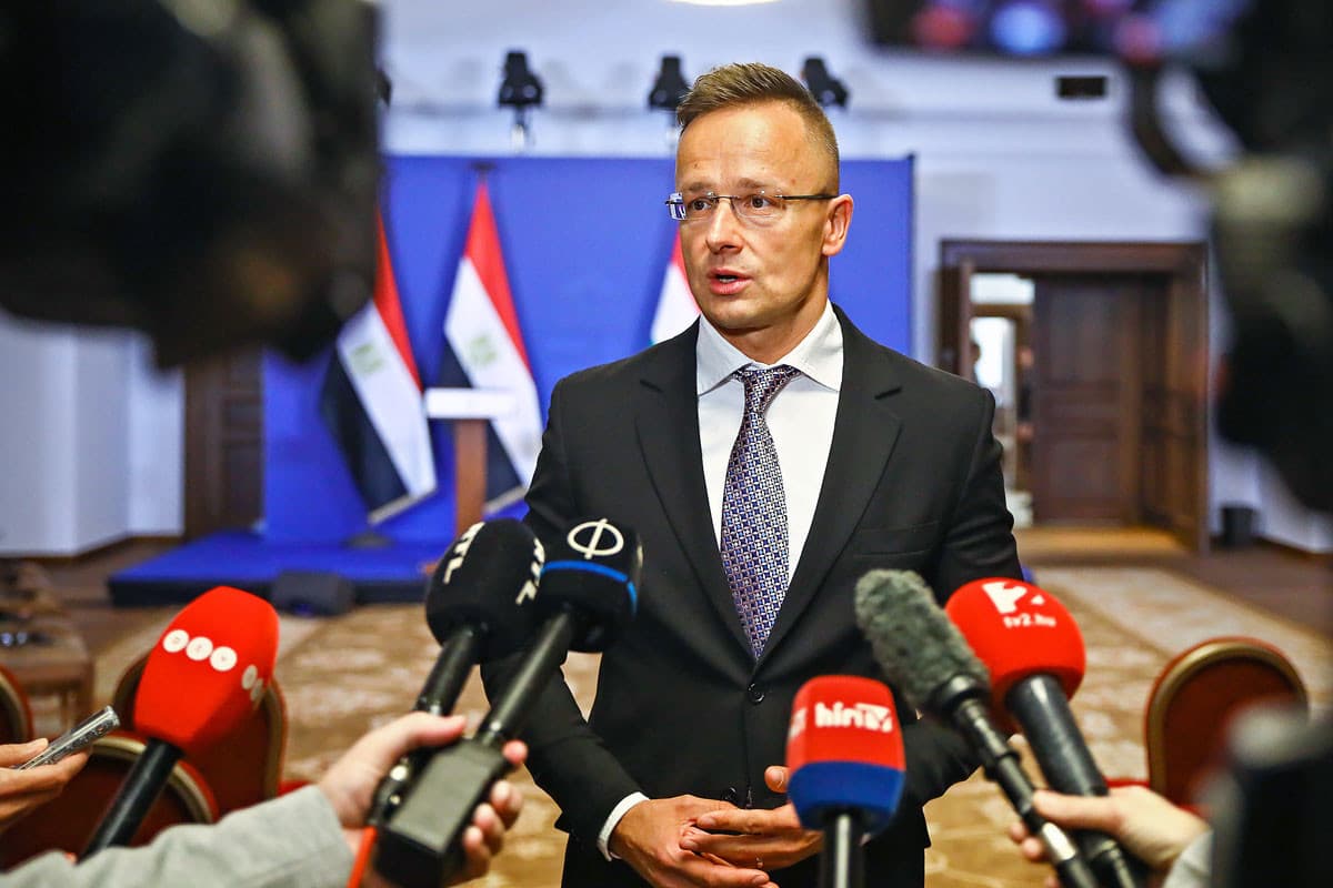 Szijjártó: Kijev folyamatosan csorbítja a magyar közösség jogait