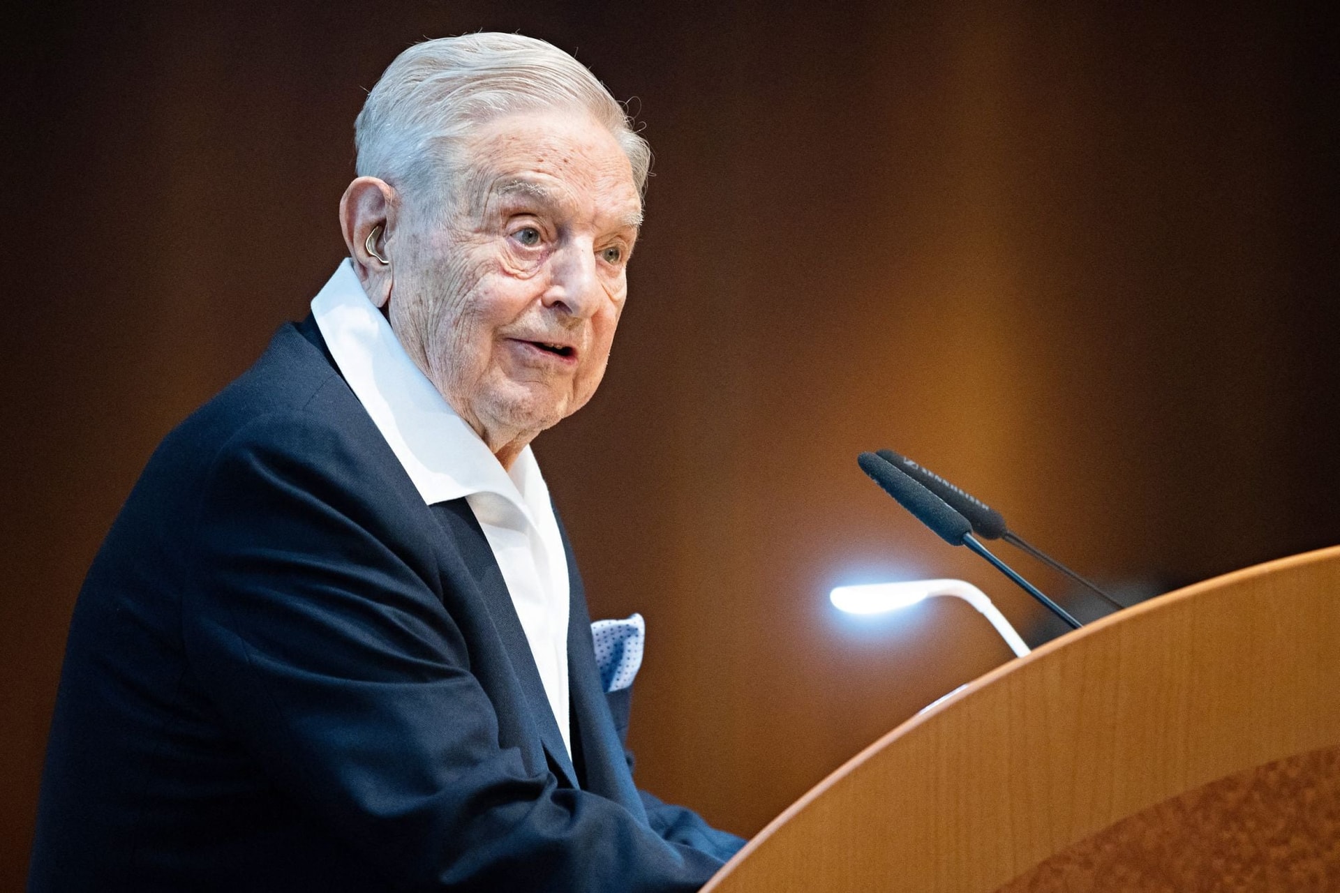 Soros György is fegyvereket akar küldeni Ukrajnába