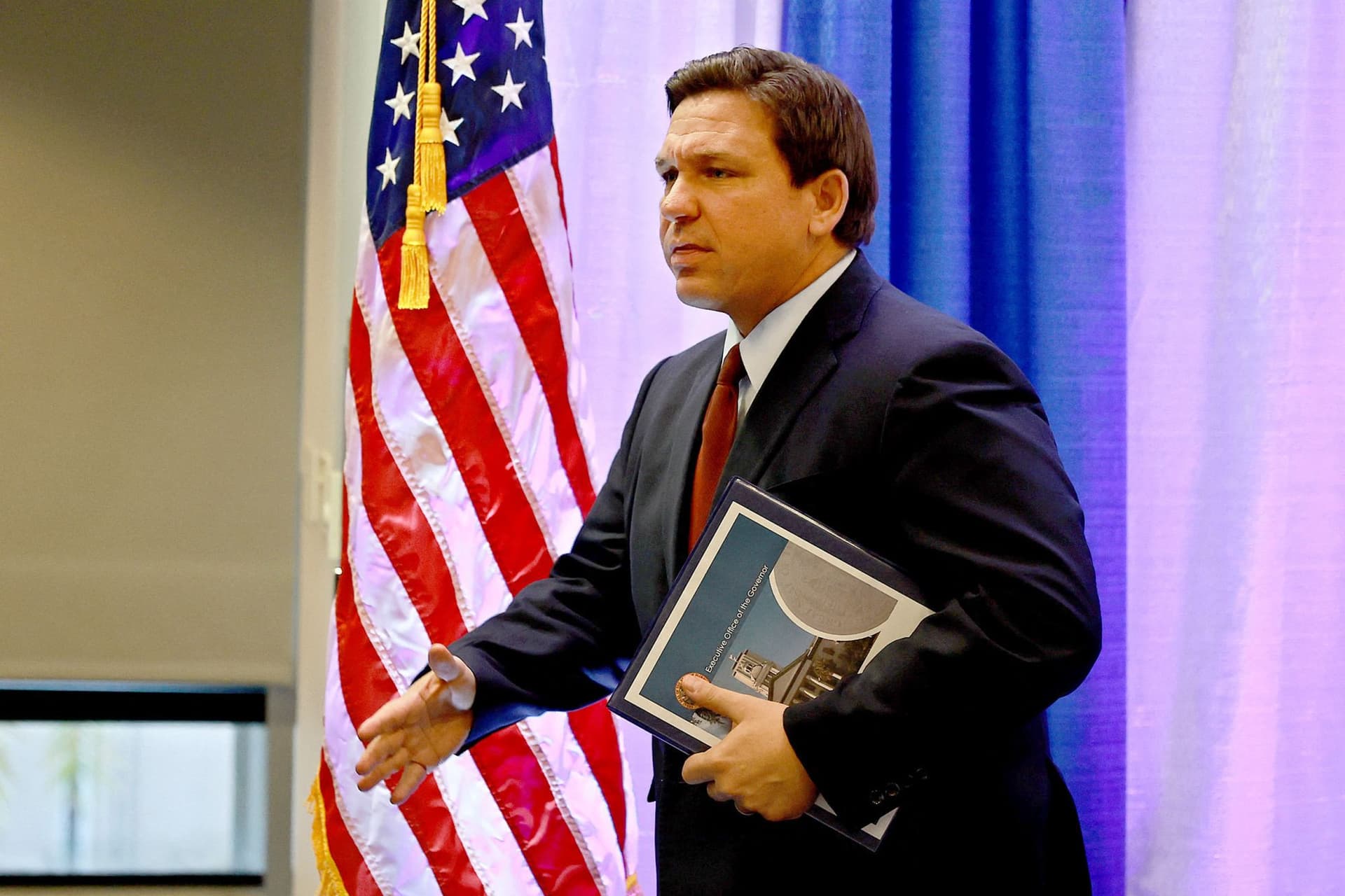 Ron DeSantis hivatalosan is versenybe szállt