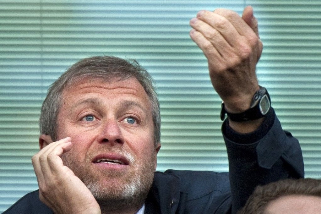 Befagyasztották Abramovics vagyonát, bajban a Chelsea