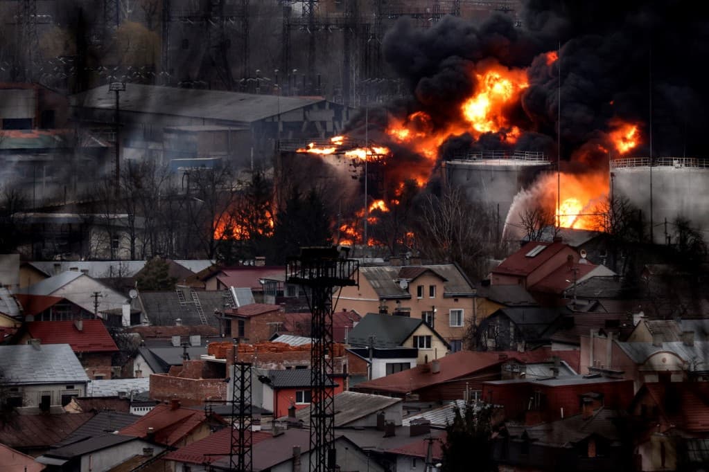 Légicsapás érte a nyugat-ukrajnai Lviv városát