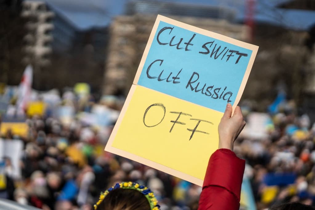 Betiltják a RT-t és a Szputnyikot az EU-ban