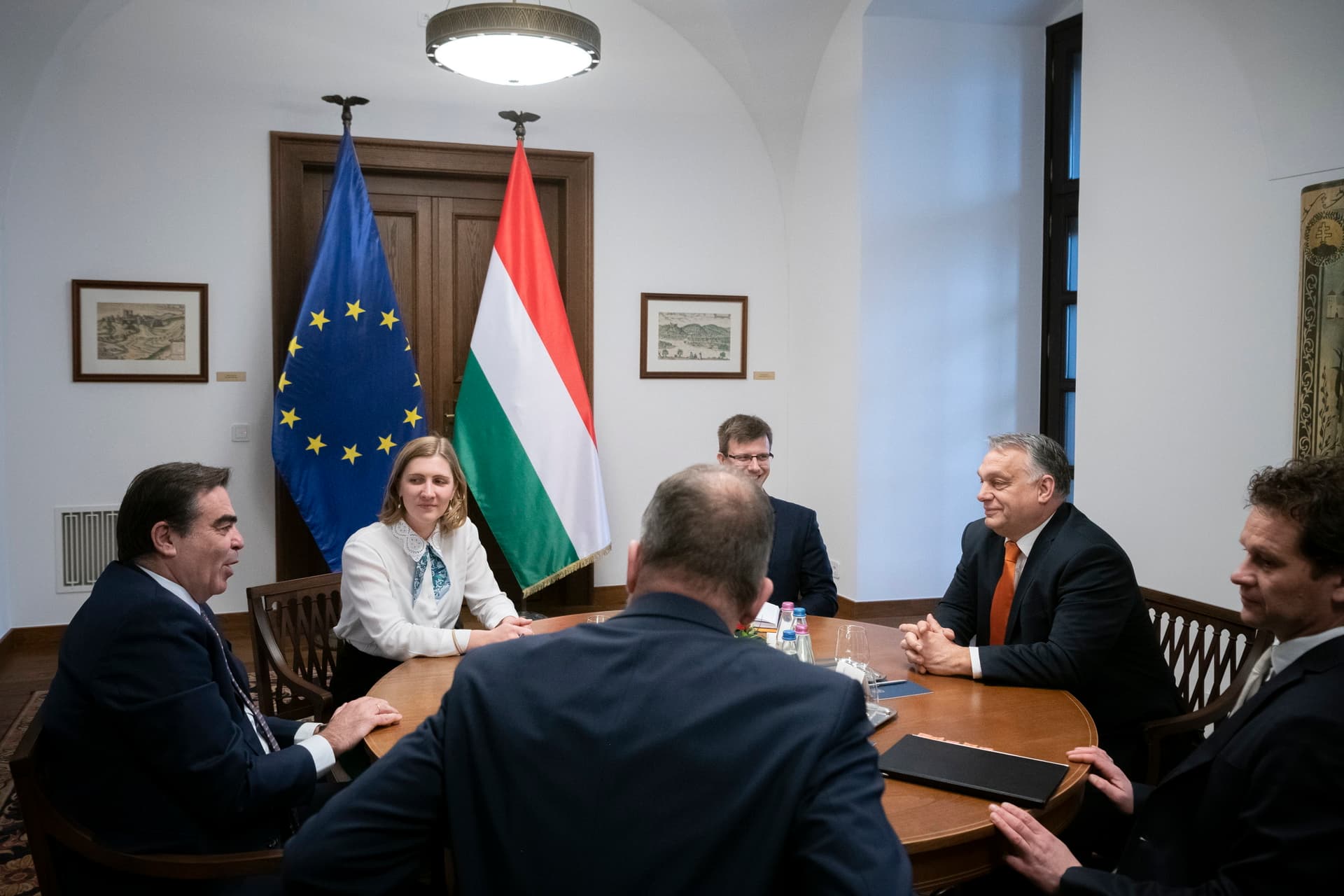 Példaértékűen kezeli a válságot Magyarország