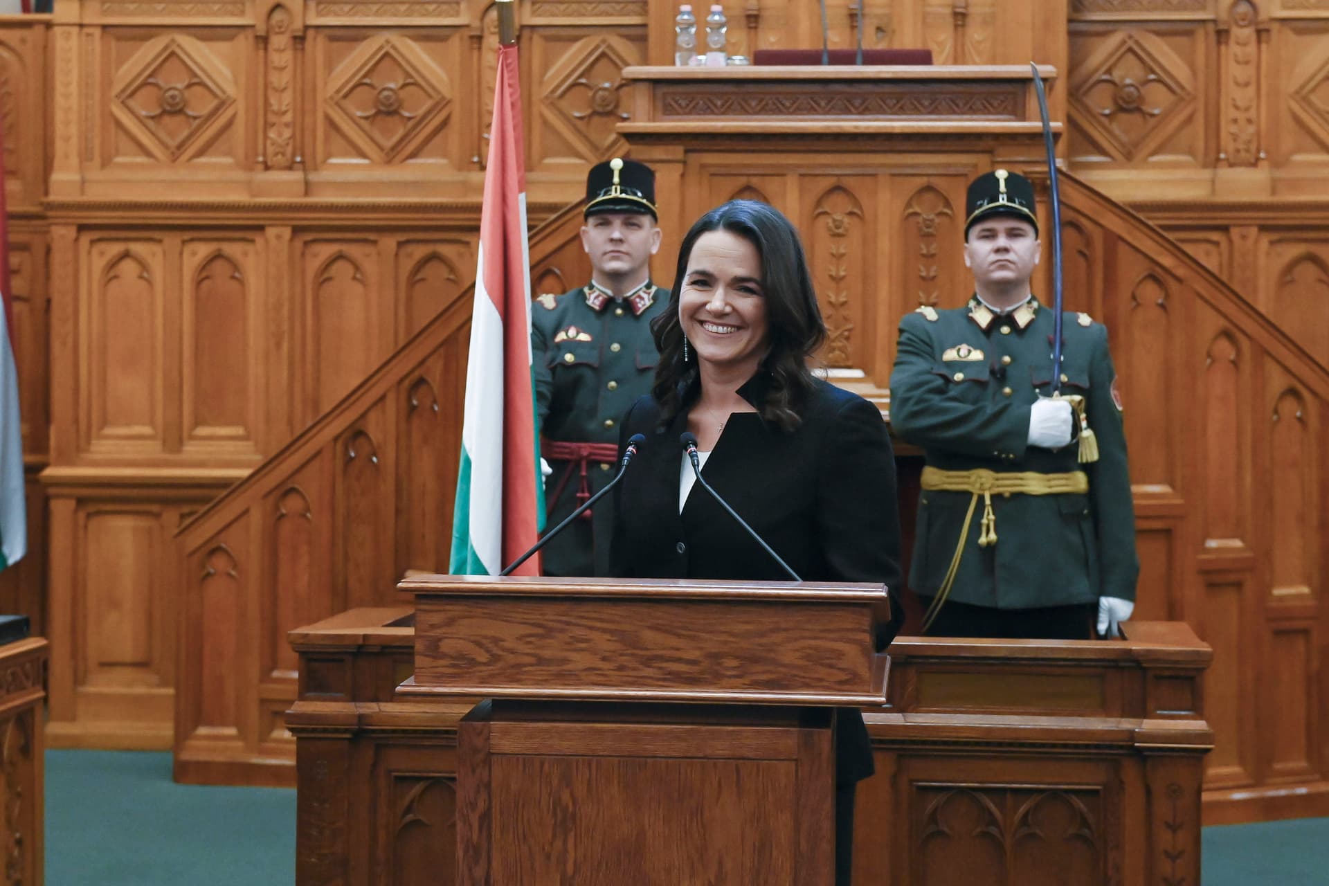 Sokan gratuláltak Novák Katalinnak