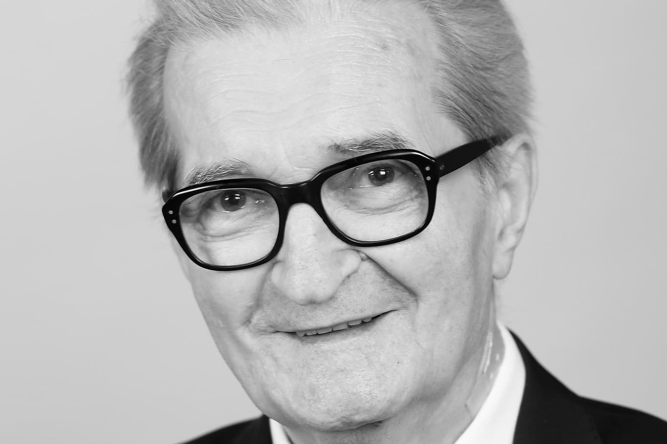 Elhunyt Hildebrand István