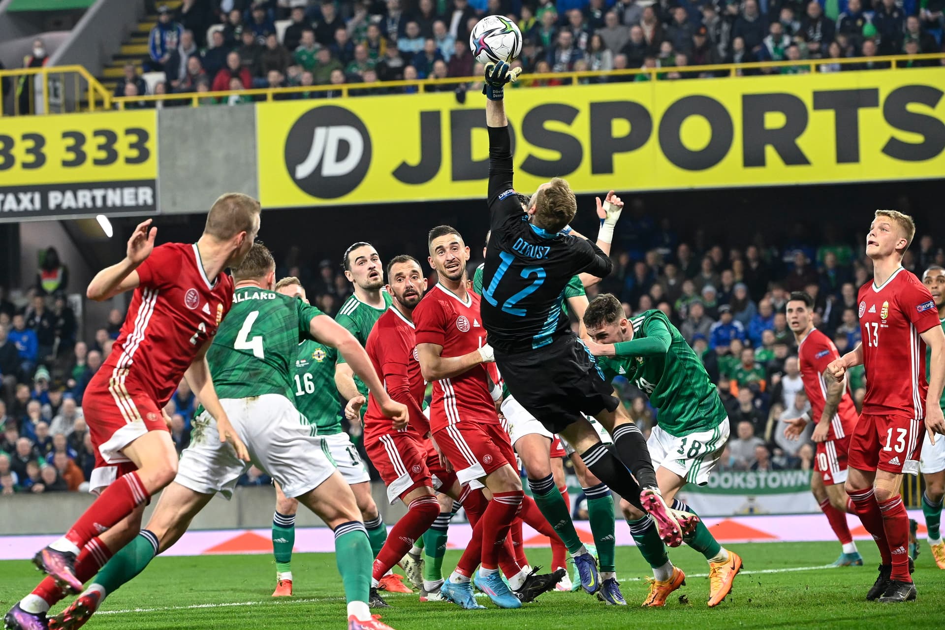 Gyenge játék, de vékony győzelem az északírek ellen