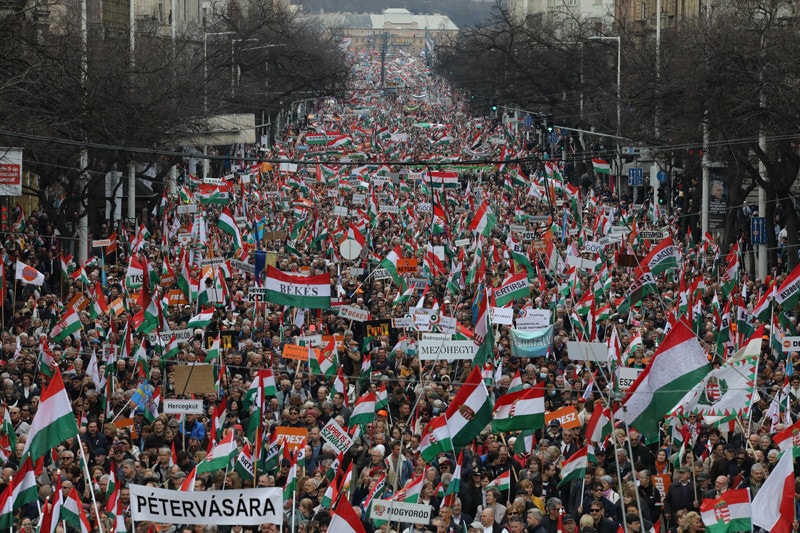 Ingatag a baloldali tábor